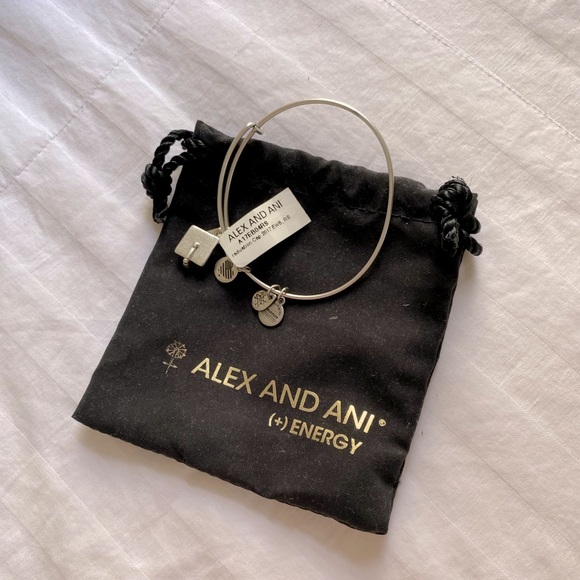 NWT Alex and Ani Silver Graduation Cap Bracelet 🎓 - Picture 1 of 9